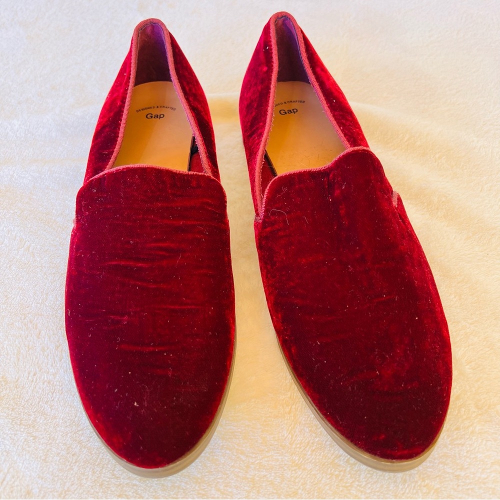 GAP BURGUNDY RED SLIP ON VELVET LOAFERS SIZE 9